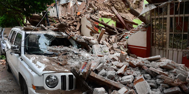  View of damages caused by the 8.2 magnitude earthquake that hit Mexico's Pacific coast, in Juchitan de Zaragoza, state of Oaxaca on September 8, 2017.  Mexico's most powerful earthquake in a century killed at least 35 people, officials said, after it struck the Pacific coast, wrecking homes and sending families fleeing into the streets. / AFP PHOTO / RONALDO SCHEMIDT