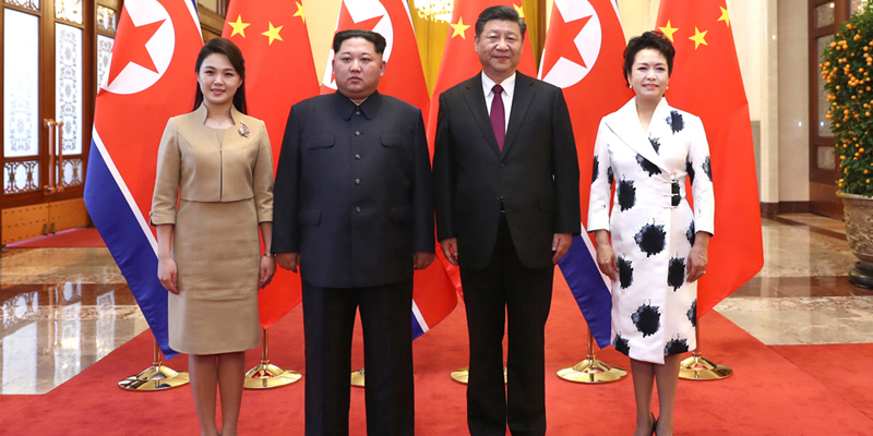 (180328) -- BEIJING, March 28, 2018 (Xinhua) -- Xi Jinping (2nd R), general secretary of the Central Committee of the Communist Party of China (CPC) and Chinese president, and his wife Peng Liyuan (1st R) meet with Kim Jong Un (2nd L), chairman of the Workers' Party of Korea (WPK) and chairman of the State Affairs Commission of the Democratic People's Republic of Korea (DPRK), and his wife Ri Sol Ju at the Great Hall of the People in Beijing, capital of China. At the invitation of Xi, Kim paid an unofficial visit to China from March 25 to 28. During the visit, Xi held talks with Kim. (Xinhua/Ju Peng)(mcg)